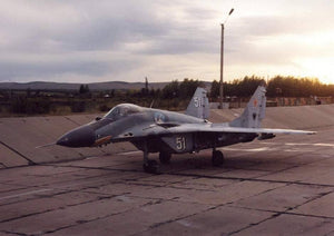 Uschi 3036 Display diorama Russian PAG-Type Taxiway and Tarmac, Circular, BLAST WALL EDITION 1/72 – image 5