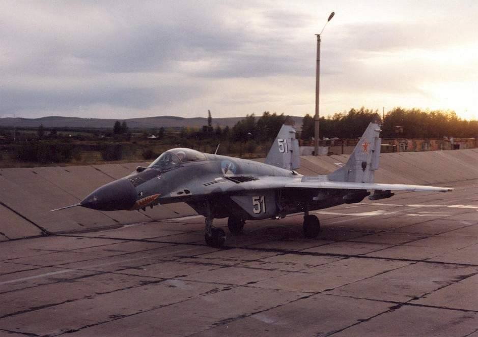 Uschi 3036 Display diorama Russian PAG-Type Taxiway and Tarmac, Circular, BLAST WALL EDITION 1/72 – image 5