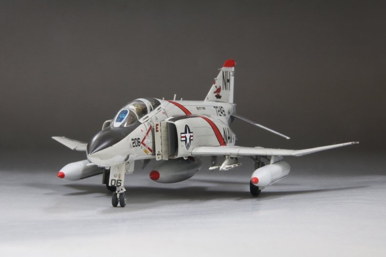 Fine Molds FP43S US Navy Jet Fighter F-4J &amp;quot;Aardvarks&amp;quot; 1/72 – image 3