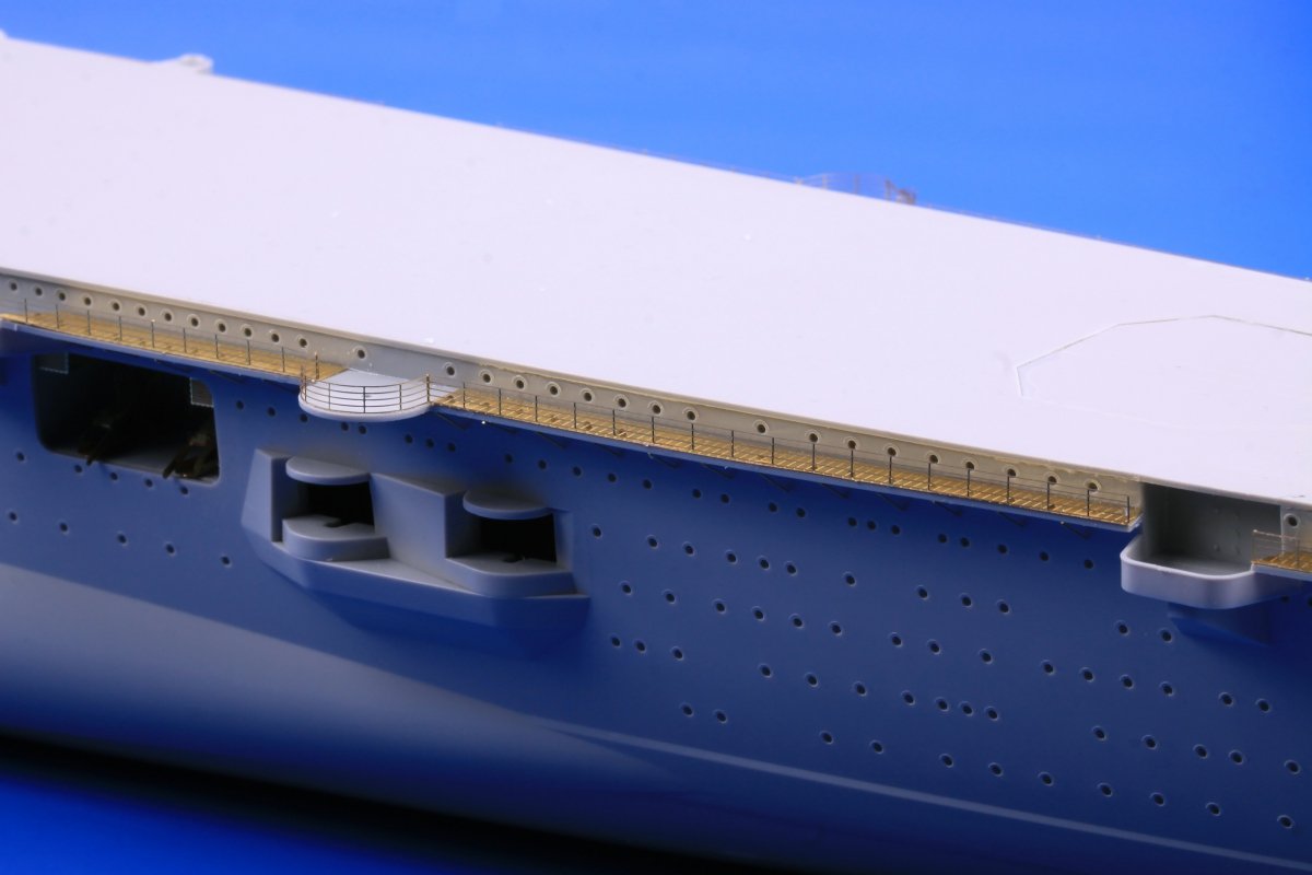 Eduard 53205 DKM Graf Zeppelin pt.2 railings TRUMPETER 1/350 – Bild 3
