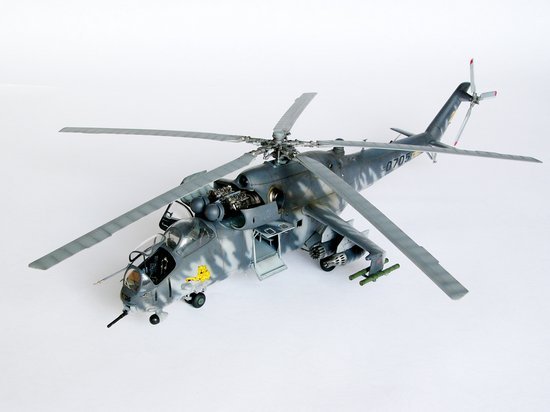 Trumpeter 05103 Mil Mi-24V Hind-E Helicopter – imagen 4