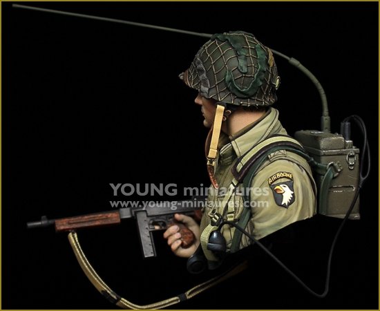 Young Miniatures YM1885 US Airborne Radio Operator CARENTAN 1944 1/10 – Bild 3