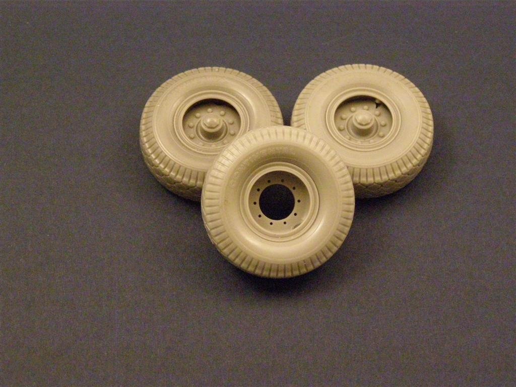 Panzer Art RE35-072 Road wheels with spare for Sd.Kfz.9 “FAMO” 1/35 – image 3