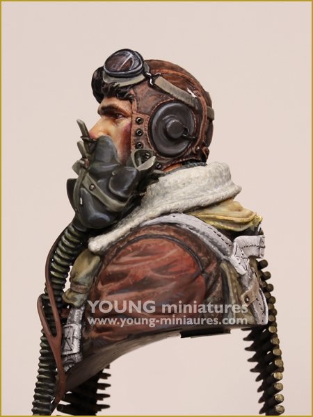 Young Miniatures YM1894 B-24 GUNNER USAAF WWII 1/10 – image 8