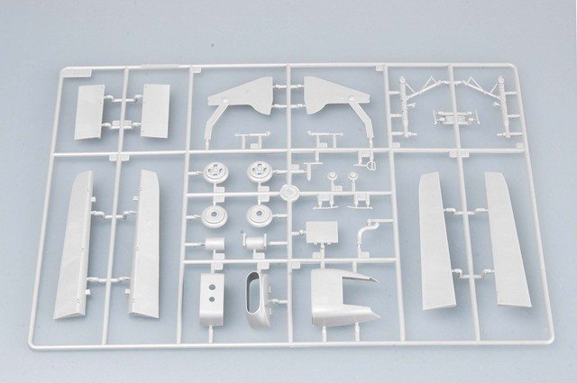 Trumpeter 02416 HURRICANE Mk.IIC/TROP 1/24 – imagen 9