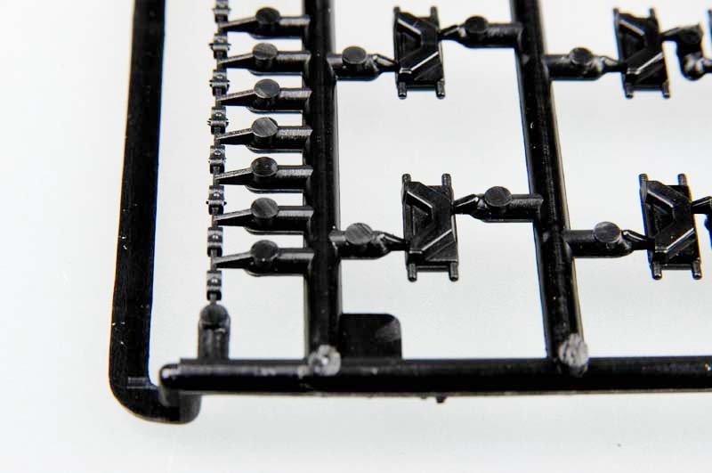 Trumpeter 02036 US T85E1 track for US M24 light tank (late) (1/35) – image 4