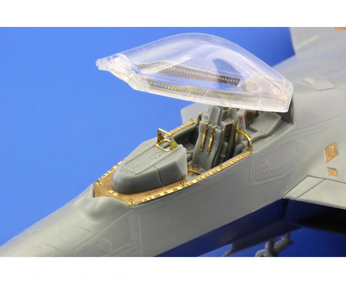 Eduard 73379 F-22 SA 1/72 FUJIMI – image 3