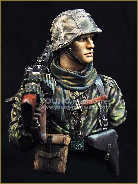 Young Miniatures YM1869 Waffen SS Young Machine Gunner 1944 1/10 – image 8