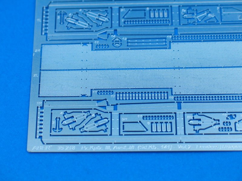 Aber 35218 German medium tank Pz.Kpfw. III, Ausf J/L - vol. 2 - additional set - fenders 1/35 – zdjęcie 2