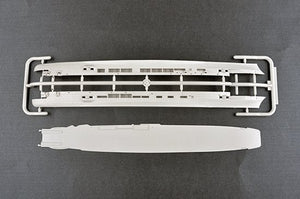 Trumpeter 06710 German Navy Aircraft Carrier DKM Peter Strasser 1/700 – image 5