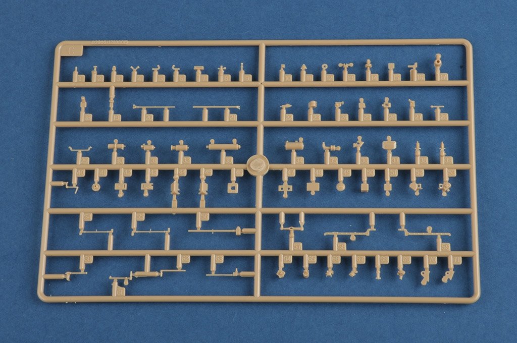 Hobby Boss 83894 French R35 with FCM turret tank 1/35 – obrázek 9
