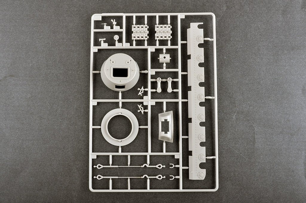 Trumpeter 09591 Soviet T-100Z Heavy Tank 1/35 – image 7