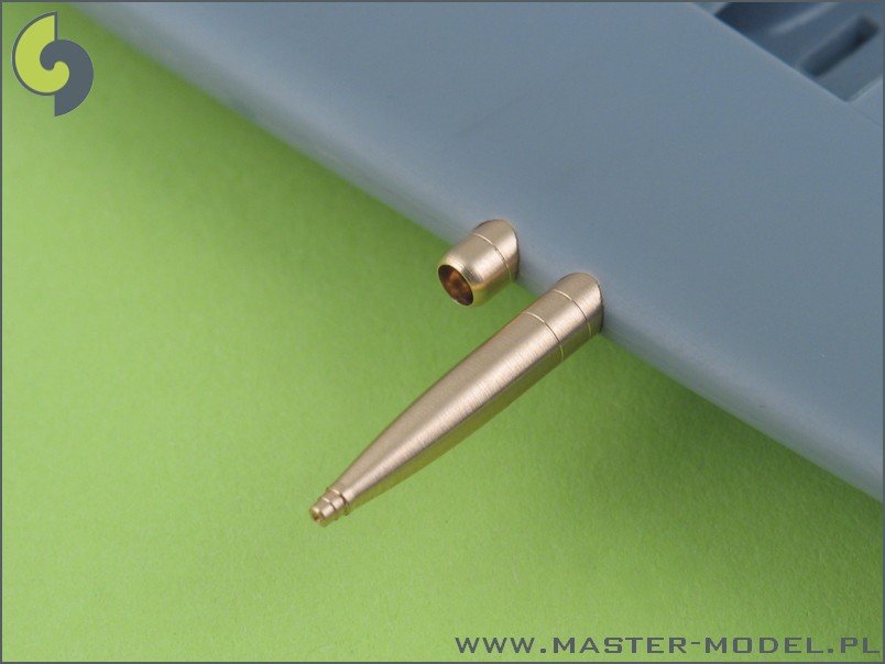 Master AM-48-006 Supermarine Spitfire late E wing or revised wing - Hispano 20mm &amp;amp; .50cal in fairings (1/48) – Bild 2