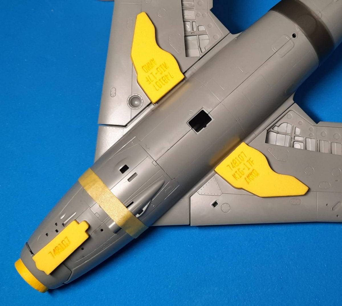 Omask 748107 Mig-17F wheel bay plugs (for Ammo) 1/48 – image 2