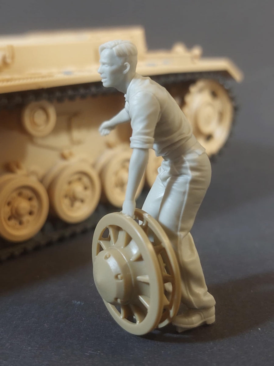 Panzer Art FI35-239 German tank mechanic at work No2 1/35 – zdjęcie 3