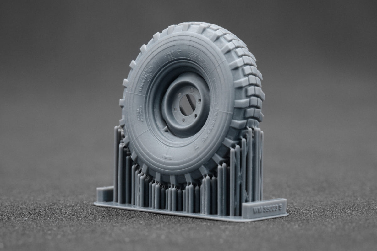 ScaleX WM 35023S Unimog 404 11.0R20 X Sagged v2 Sagged wheel set (for AK-Interactive, ICM, Revell) 1/35