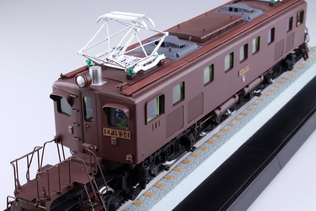 Aoshima 05504 Electric locomotive EF18 1/50 – image 3
