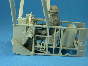 Copper State Models F32-038 Seated RFC Pilot in Sidcot suit 1/32 – obrázek 4