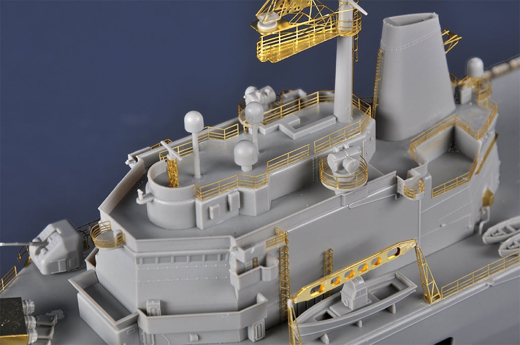 Trumpeter 05635 French Navy Helicopter Cruiser Jeanne dArc 2008 1/350 – image 11
