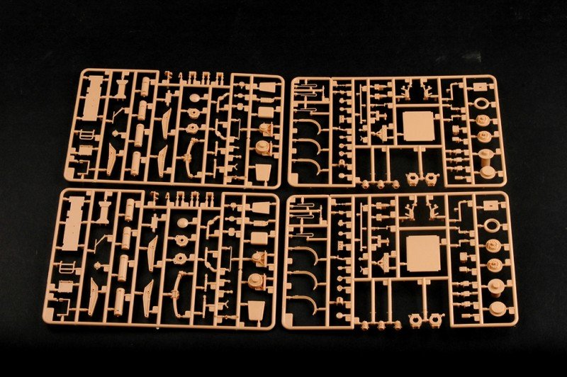 Hobby Boss 85502 M1070 Truck Tractor and M1000 HET Semi-trailer 1/35 – zdjęcie 2