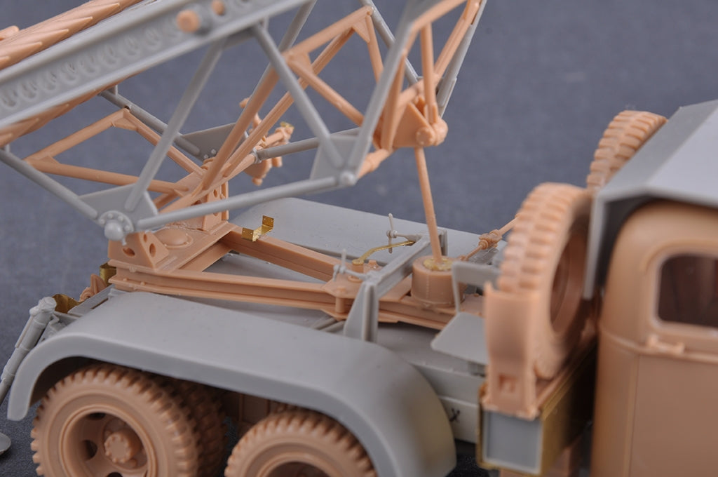 Hobby Boss 84572 GAZ-AAA with BM13/16 Katyusha 1/35 – obrázek 3