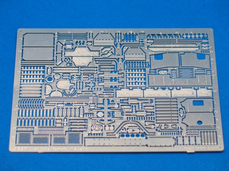 Aber 48037 Pz. Kpfw.III, Ausf.N (Sd.Kfz.141/2) Tamiya 1/48 – obrázek 4