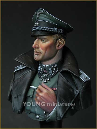 Young Miniatures YM1811 SS TOTENKOPF OFFICER WWII 1/10 – image 5