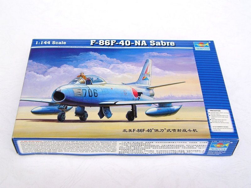 Trumpeter 01321 F-86F-40 Saber 1/144 – obrázek 2