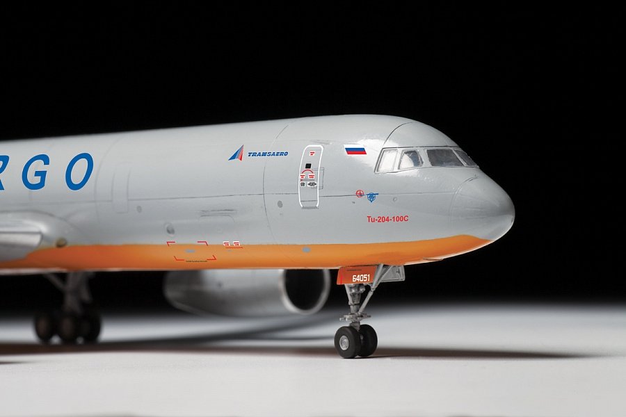 Zvezda 7031 Cargo airplane TU-204-100C 1/144 – image 6