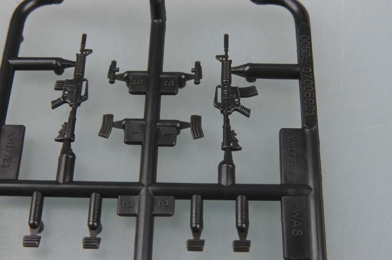 Trumpeter 00505 American machine gun AR-15/M16/M4 FAMILY-XM117 E1/E2 1/35 – obrázek 3