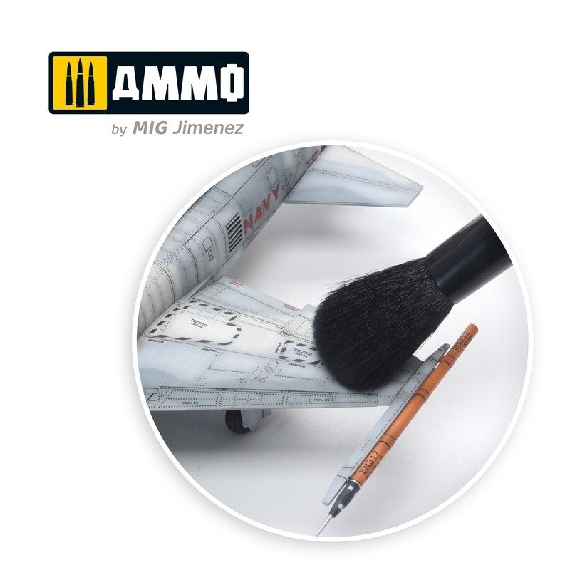 AMMO of Mig Jimenez 8576 DUST REMOVER BRUSH 2 – obrázek 3