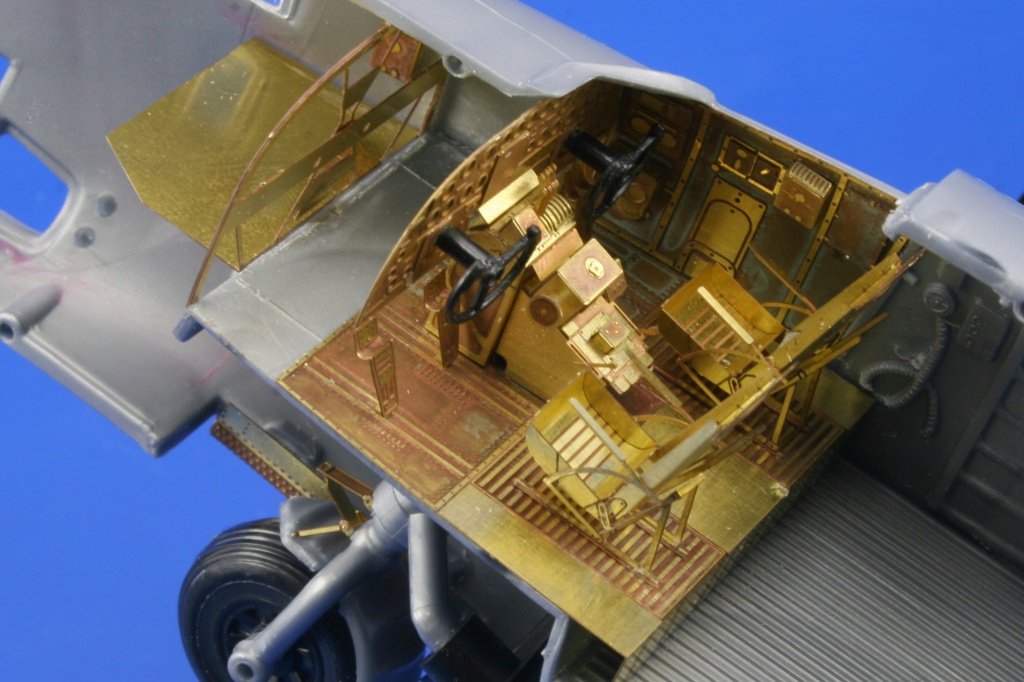 Eduard 49440 B-24J front interior 1/48 Revell – Bild 4