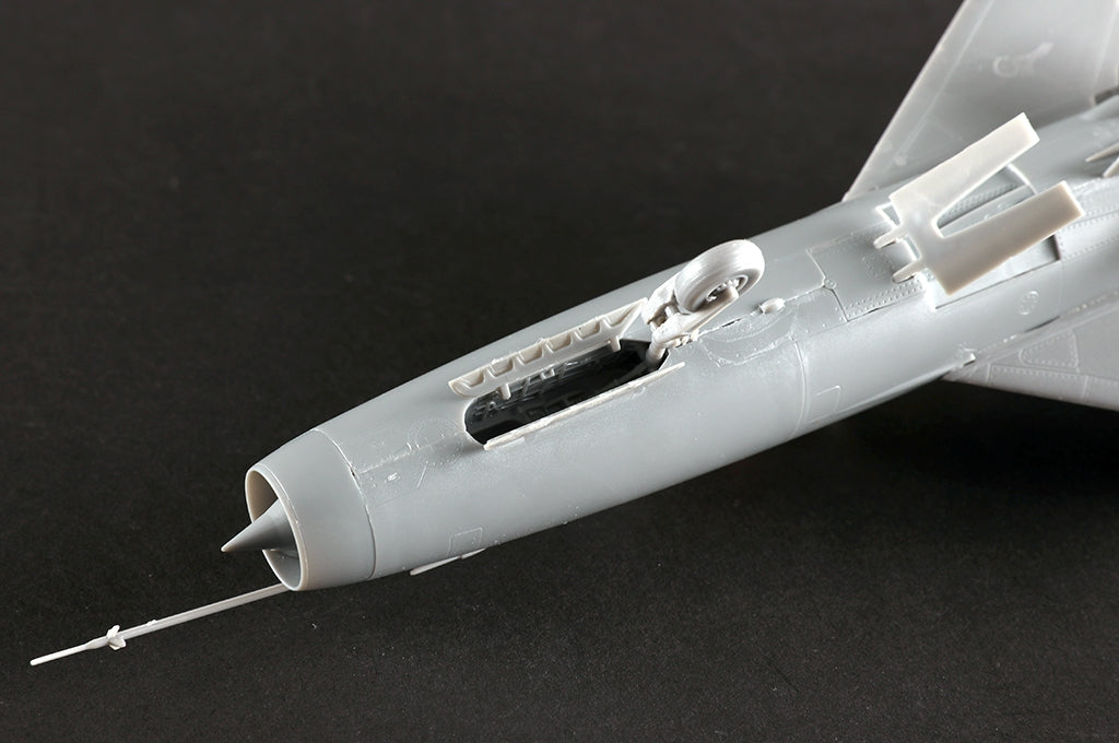 Trumpeter 02825 JJ-7A Trainer 1/48 – image 11