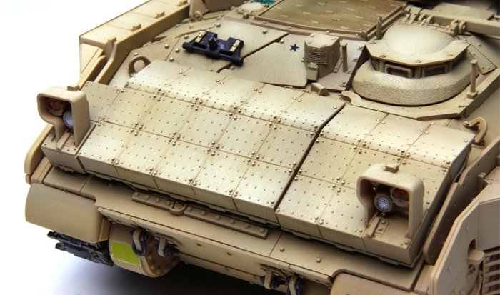 Meng Model SS-004 USInfantry Fighting Vehicle M2A3 Bradley w/BUSK (1/35) – image 3