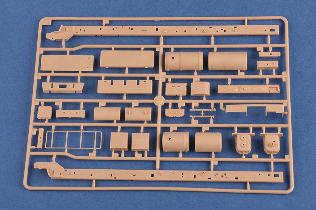 Hobby Boss 85525 M1070 Gun Truck 1/35 – Bild 5