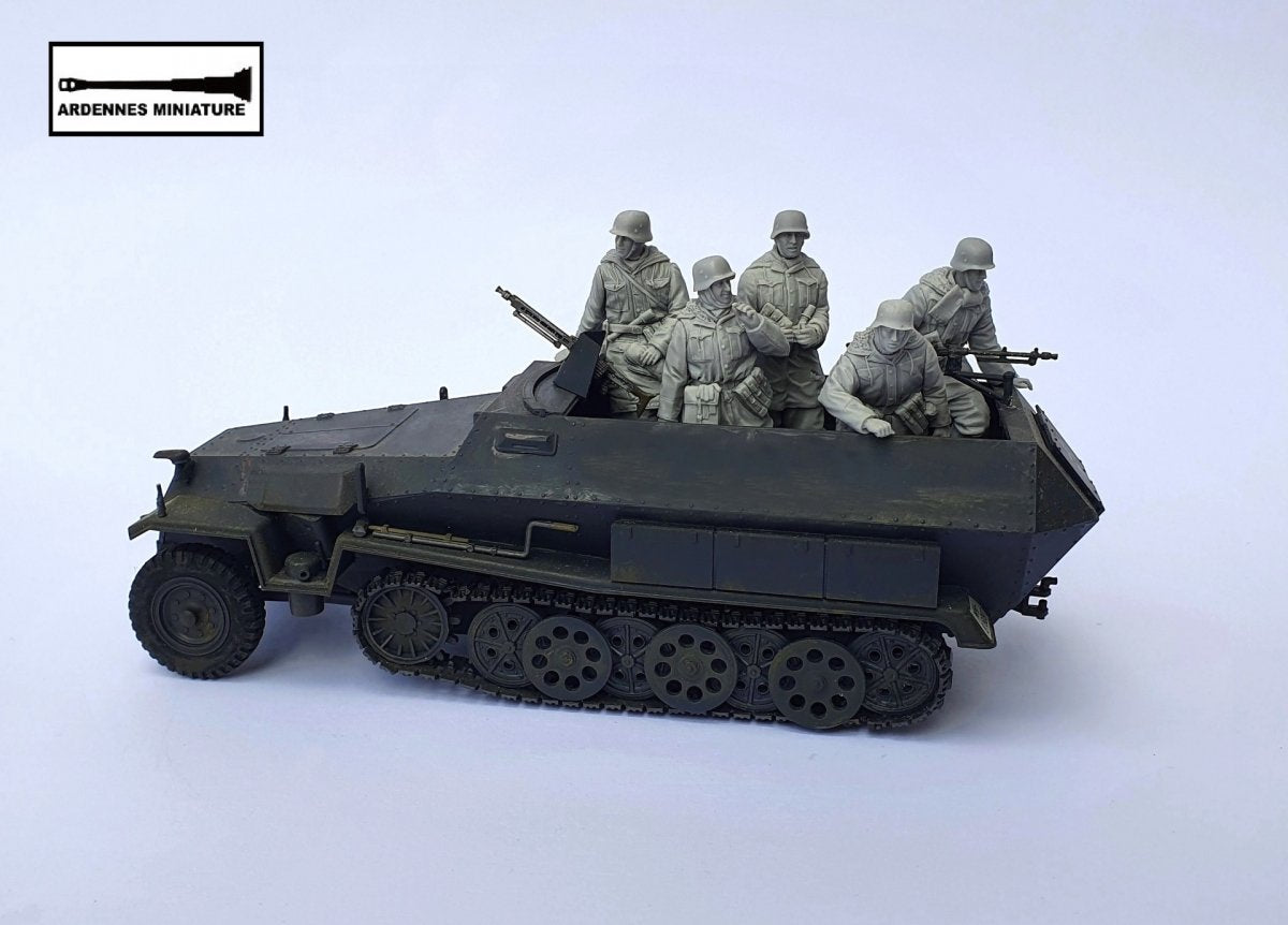 Ardennes Miniature 35027 GERMAN OFFICER AND SOLDIER 1944-1945 1/35 – image 5