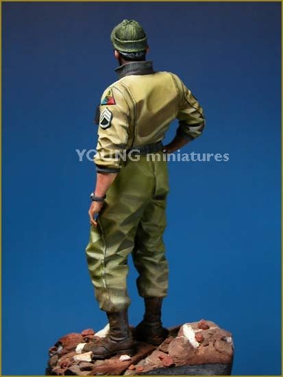 Young Miniatures YM9002 US TANK CREW WWII 90mm – obrázek 4