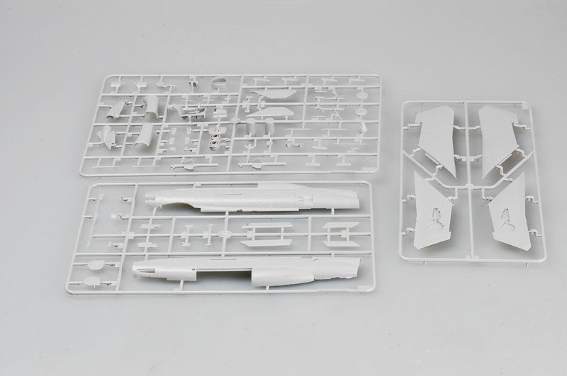 Trumpeter 01654 BAC Lightning F.6/F.2A 1/72 – obrázek 4