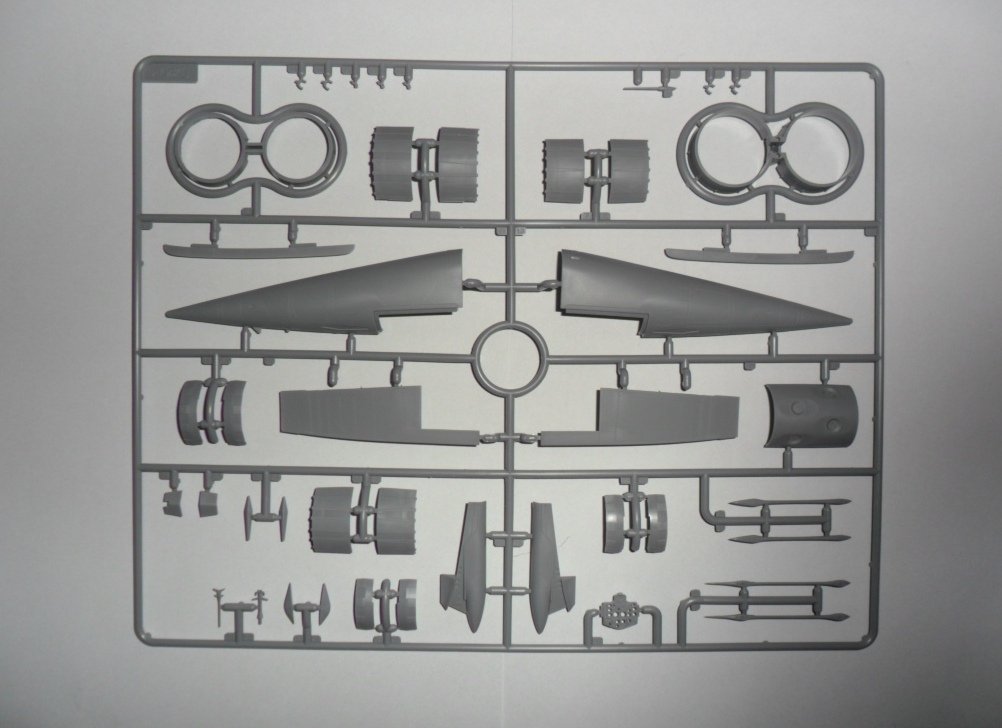 ICM 48902 MiG-25 RB, Soviet Reconnaissance Plane 1/48 – image 3