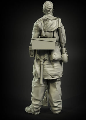 Panzer Art FI35-064 Waffen-SS Anorakanzug MG-42 ammo carrier 1/35 – image 3