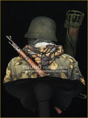 Young Miniatures YM1865 German Waffen SS with Panzerschreck 1/10 – image 4