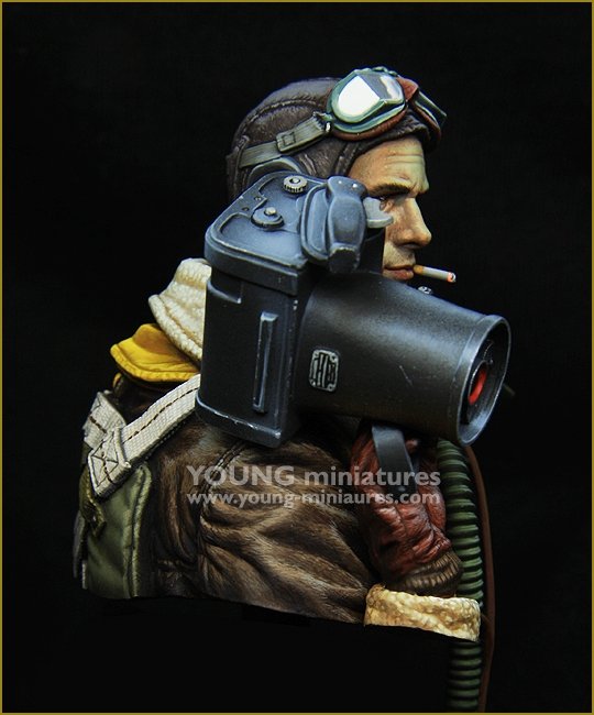 Young Miniatures YM1872 B-17 CREW with K20 CAMERA 1/10 – image 9