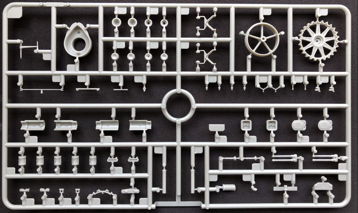 Thunder Model 35400 Russian ChTZ S60 Stalinetz 1/35 – image 14