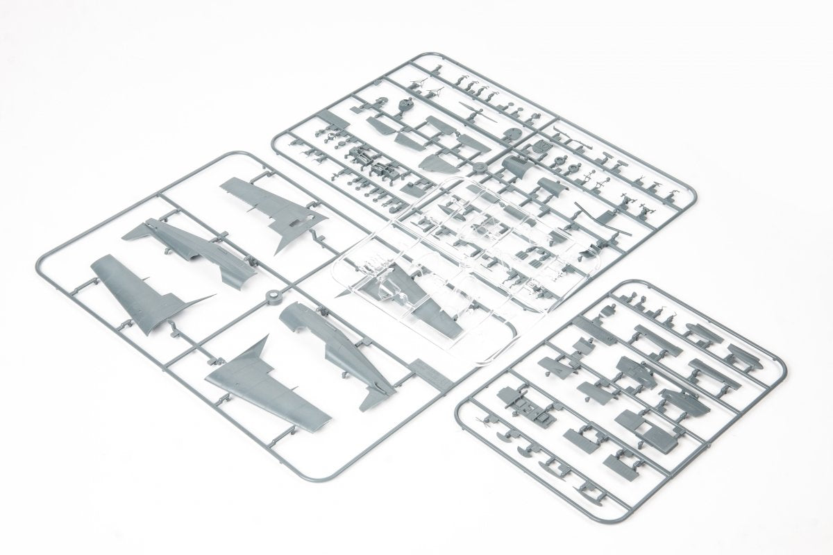 Eduard 84185 Z-526AFS Akrobat 1/48 – image 4