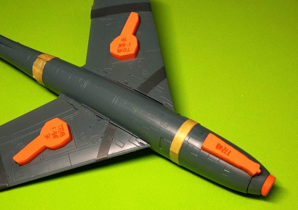 Omask 77248 F-84F Thunderstreak wheel bay plugs (for Special Hobby) 1/72 – image 2