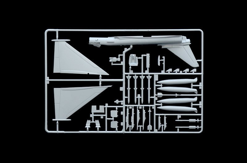Italeri 1457 EF-2000 Typhoon In RAF Service 1/72 – image 7
