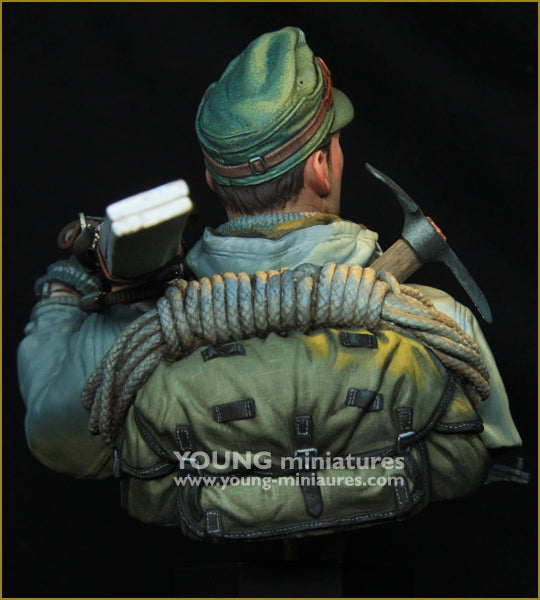 Young Miniatures YM1896 German WWII Ski Jaeger 1/10
