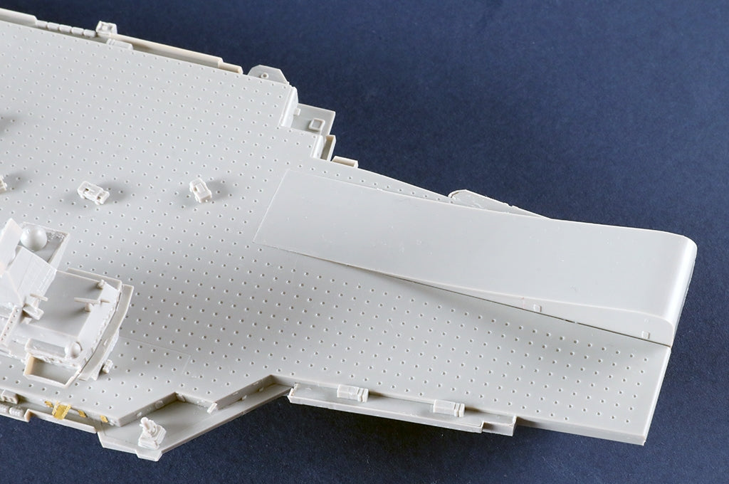 Trumpeter 06751 Queen Elizabeth Aircraft Carrier 1/700