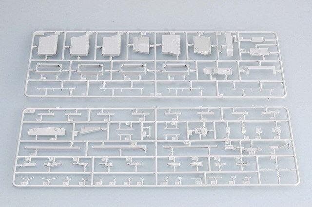 Trumpeter 05739 USS NIMITZ CVN-68 2005 1/700 – image 7