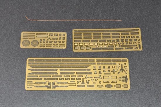 Trumpeter 04551 PLA Navy Type 071 Amphibious Transport Dock 1/350 – image 4